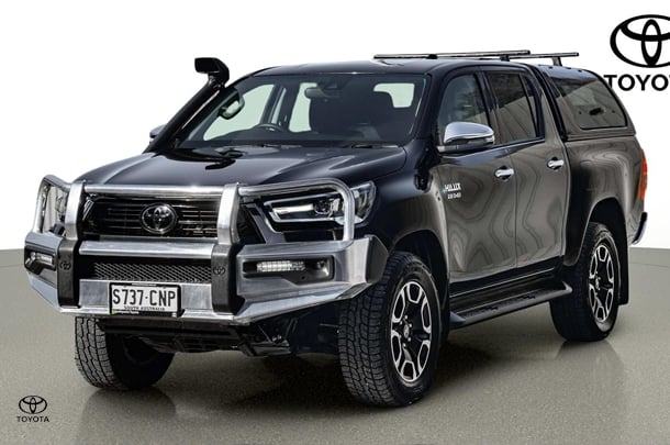 2021 Toyota HILUX SR5 image 3
