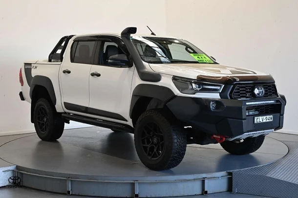 2021 Toyota Hilux 4x4 Rugged X image 3