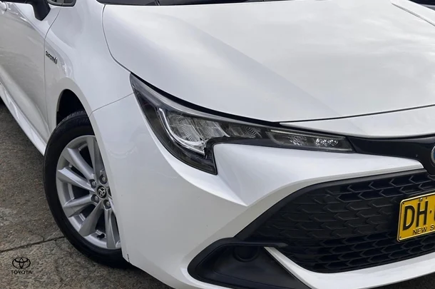 2023 Toyota Corolla Hatch Hybrid Ascent Sport image 4