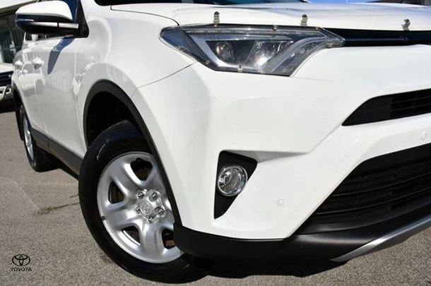 2018 Toyota RAV4 GX-2WD image 2
