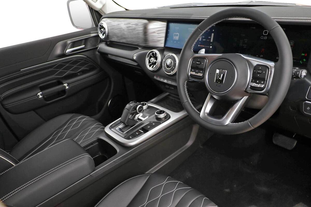 2024 GWM Tank 300 Lux Auto 4x4 image 6