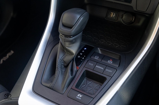 2023 Toyota Rav4 Hybrid GX-2WD image 17