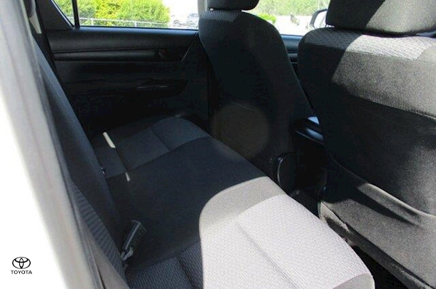 2023 Toyota Hilux 4x4 SR5 image 20
