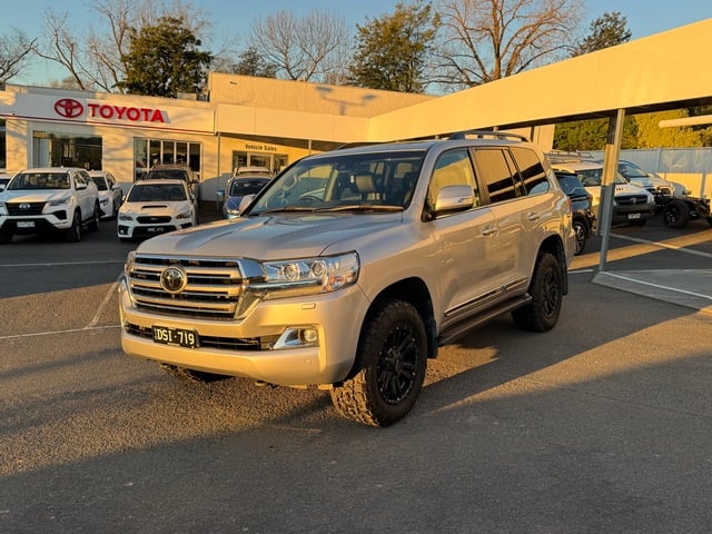 2019 Toyota Landcruiser Sahara image 4