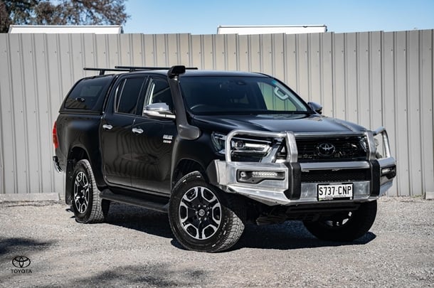 2021 Toyota HILUX SR5 image 27