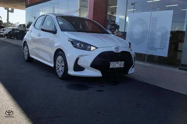 2020 Toyota Yaris Ascent Sport image 2