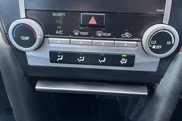 2016 Toyota CAMRY Altise image 20
