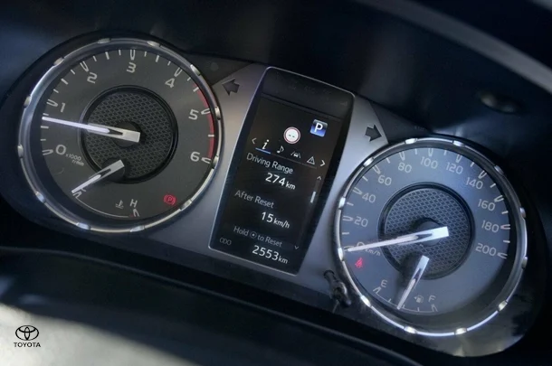 2024 Toyota HILUX SR image 11