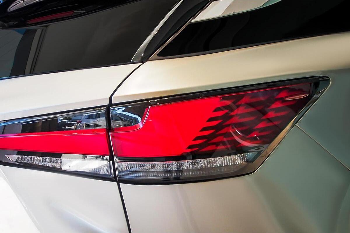 2024 Lexus RX RX350h Luxury Auto 2WD image 16