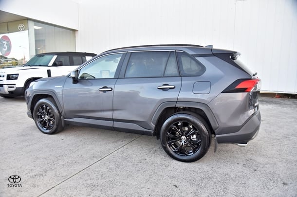2024 Toyota RAV4 Hybrid Cruiser 2WD image 4