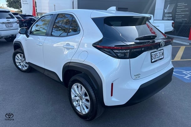 2025 Toyota Yaris Cross Hybrid GXL image 3