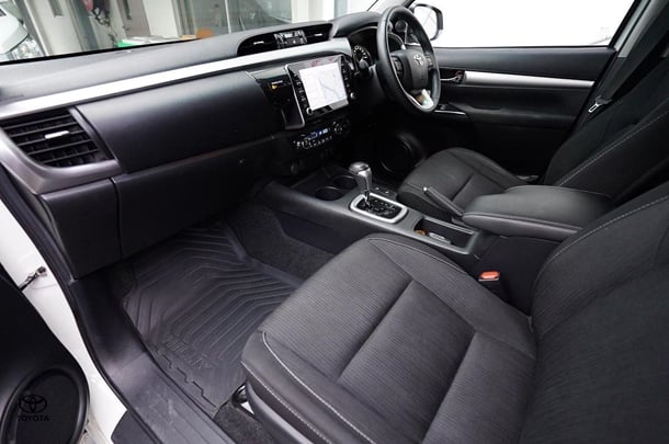2021 Toyota Hilux 4x4 SR5 image 18