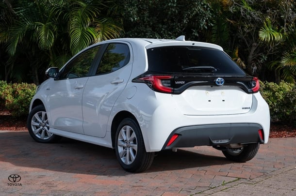 2021 TOYOTA Yaris Hybrid SX image 2