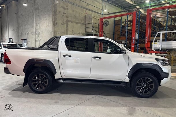 2020 Toyota Hilux Rogue image 2