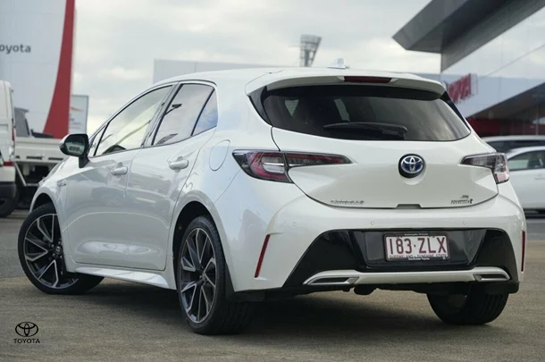 2019 Toyota Corolla Hatch Hybrid ZR image 3