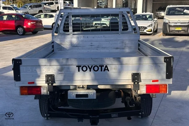 2023 Toyota HiLux 4x2 Workmate image 5