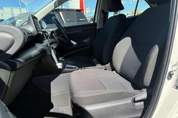 2021 Toyota Yaris Cross Hybrid GX image 3