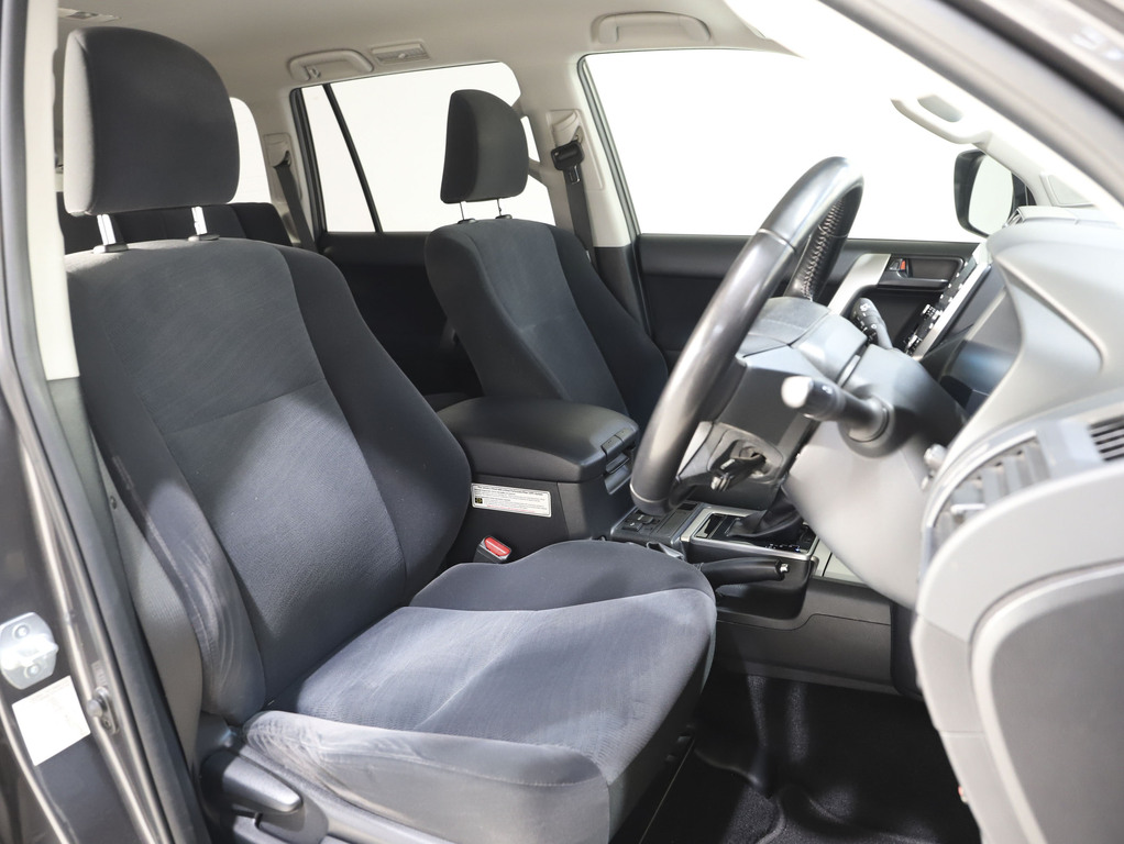 2021 Toyota Prado GXL image 23