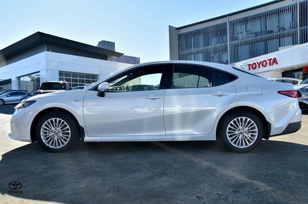2024 Toyota Camry Hybrid Ascent image 2