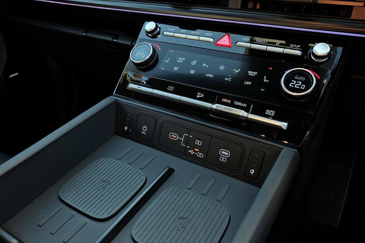 2024 Hyundai Santa Fe Hybrid Calligraphy Auto AWD MY25 image 11