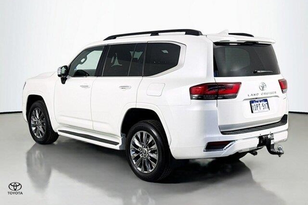 2022 Toyota LANDCRUISER Sahara ZX image 6