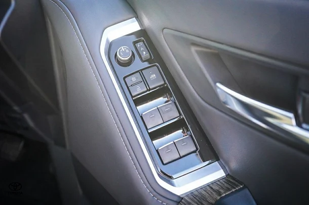 2023 Toyota Landcruiser VX image 15