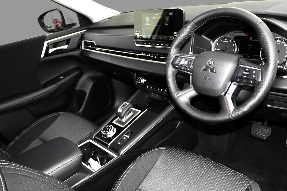 2024 Mitsubishi Outlander LS ZM Auto AWD MY24 image 8