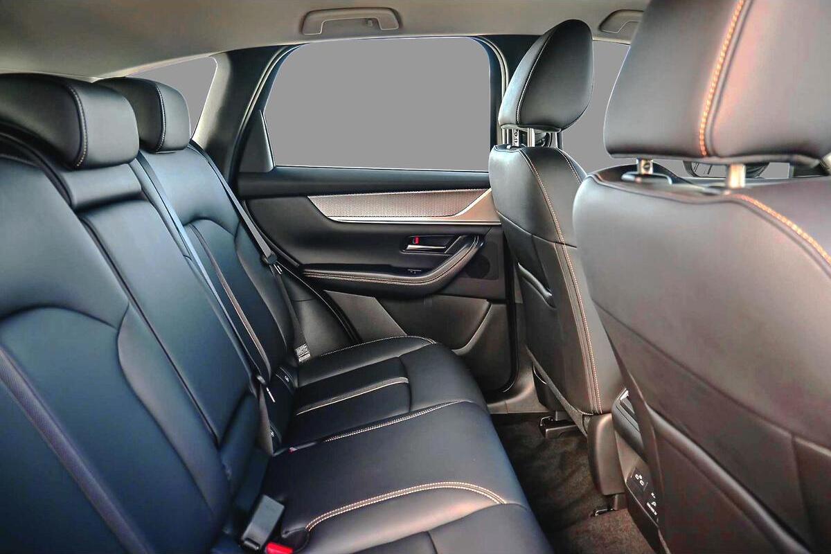 2024 Mazda CX-60 P50e Evolve KH Series Auto i-ACTIV AWD image 10