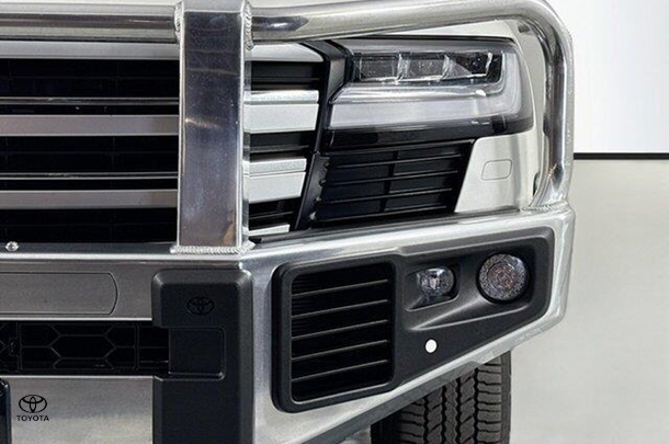 2023 Toyota LANDCRUISER VX image 3