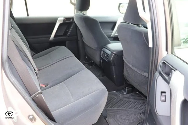 2021 Toyota Prado GX image 4
