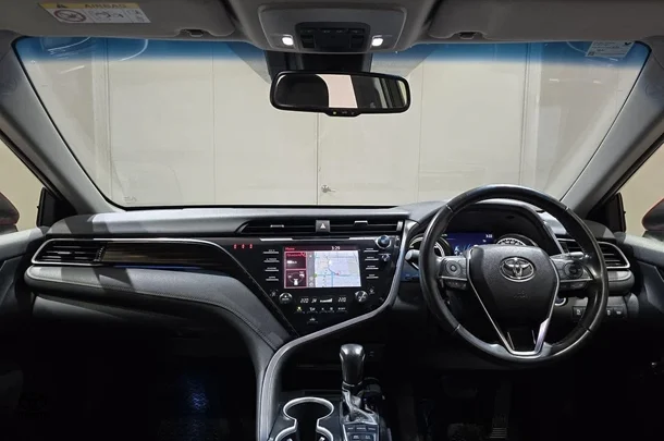 2020 Toyota Camry Hybrid SL image 13