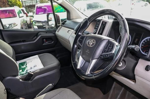 2020 Toyota Hiace LWB image 6