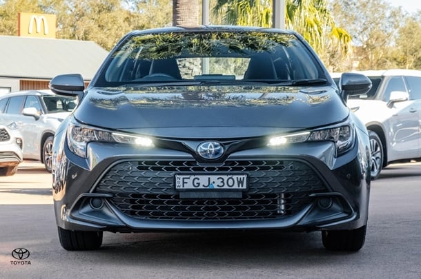 2024 TOYOTA Corolla Hatch Hybrid Ascent Sport image 4