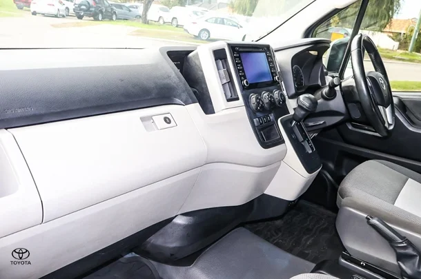 2020 Toyota Hiace LWB image 7