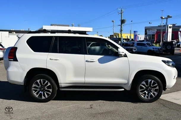 2021 Toyota Prado VX image 16