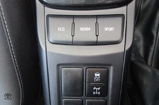 2024 Toyota Fortuner GXL image 19