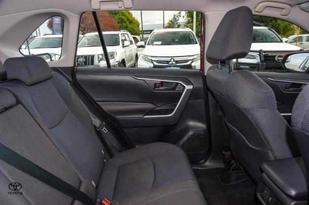2023 Toyota Rav4 Hybrid GX image 18