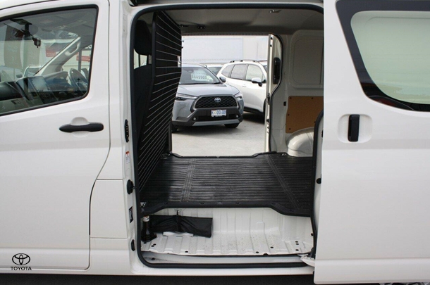 2020 Toyota Hiace LWB image 17