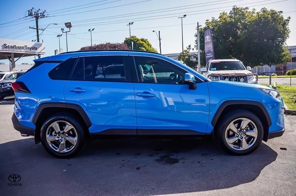 2019 Toyota RAV4 GXL image 3