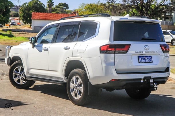 2024 Toyota Landcruiser Sahara image 2