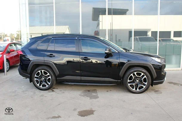 2021 Toyota RAV4 Edge AWD image 5