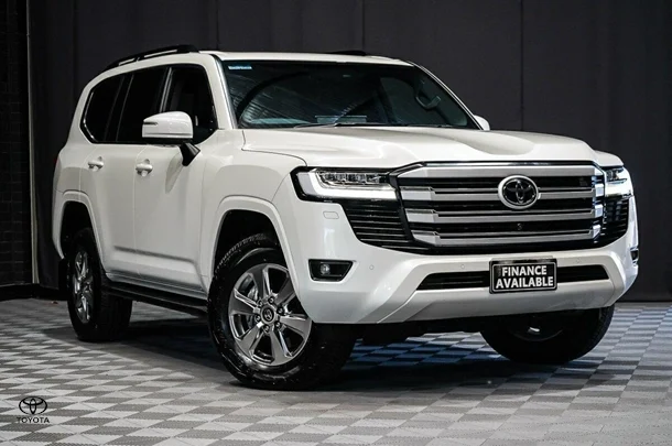 2024 Toyota Landcruiser VX image 1