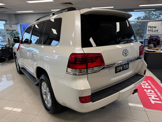 2019 Toyota Landcruiser VX image 5