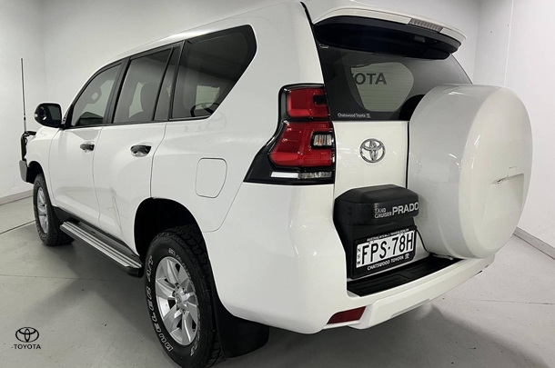 2020 Toyota Prado GX image 7