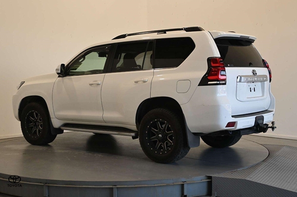 2019 Toyota Prado VX image 7