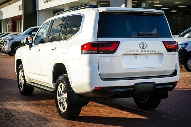 2024 Toyota Landcruiser VX image 6