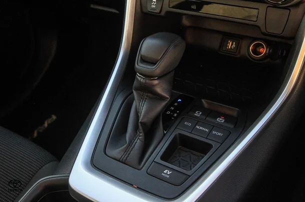 2023 Toyota Rav4 Hybrid GX image 19