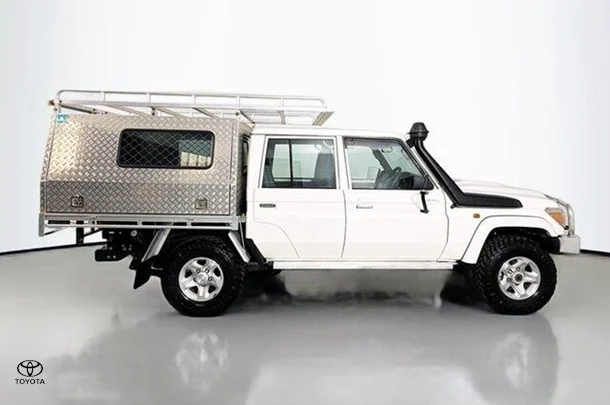 2021 Toyota LANDCRUISER MILITARY GXL image 10