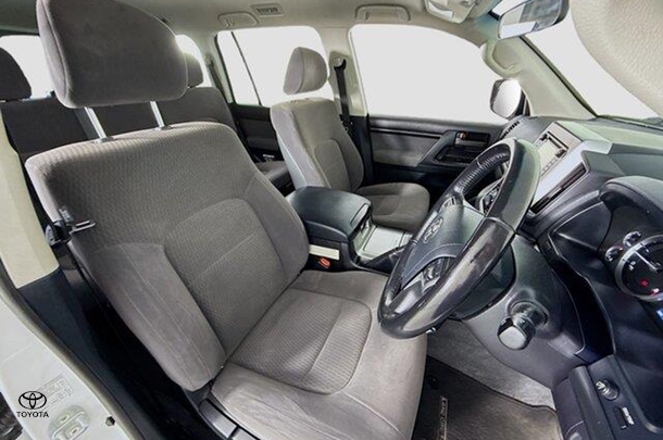 2021 Toyota LANDCRUISER GXL image 11