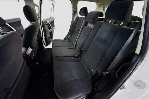 2020 Toyota Prado GX image 17